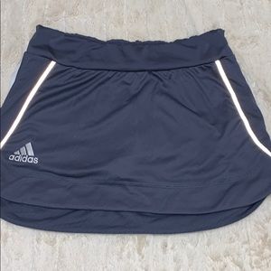 Women’s grey golf/tennis skort.